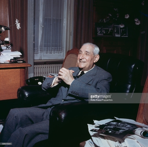 António de Oliveira Salazar ﻿Deja el gobierno debido a problemas de salud.