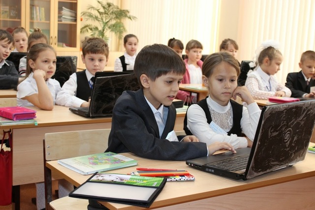 На уроке в кабинете начальных классов