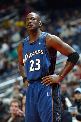 Michael Jordan ficha por Wizards