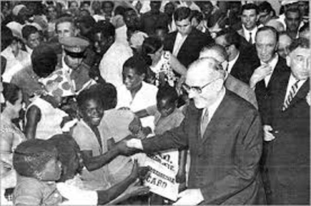 Marcelo Caetano visita colónias