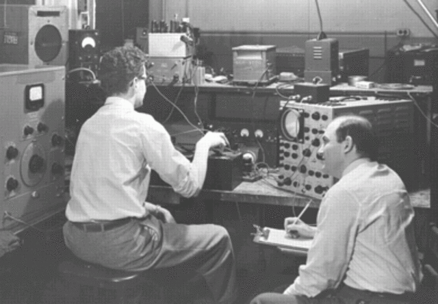 Red basada en la conmutación de paquetes ARPANET, inicia el primer desarrollo de la red NCP, primera fase de desarrollo en documentos como RFC