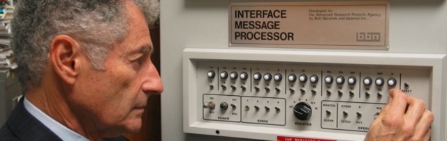 El señor Leonard Kleinrock del instituto de tecnología da la teoría de la conmutación de paquetes para transferir datos.