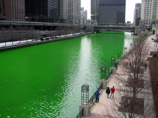 Dyeing Chicago River to Green