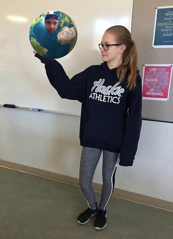 En 2080, elle va visiter le monde de Zahin.