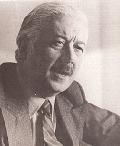 "Rosaura a las diez" es su primera novela, con la cual debuta como escritor con su primera novela: