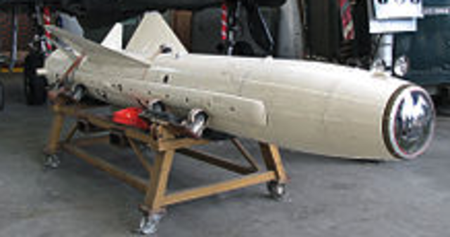 premier missile air-sol lancé par un aéronef