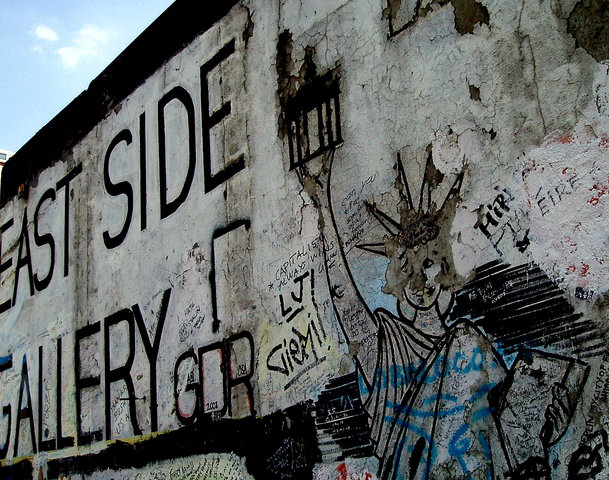 Soviet Union Builds Berlin Wall