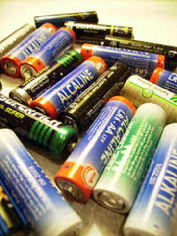 L'Italien Volta invente la pile electrique: 1800