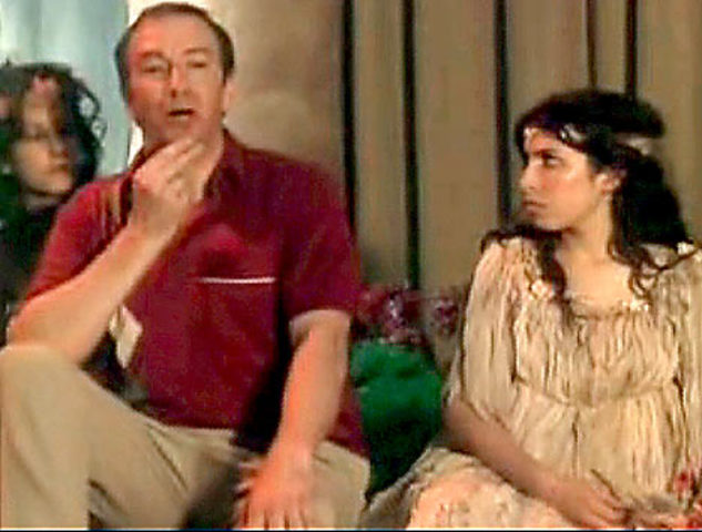 Aparece en un episodio de The Fast Show