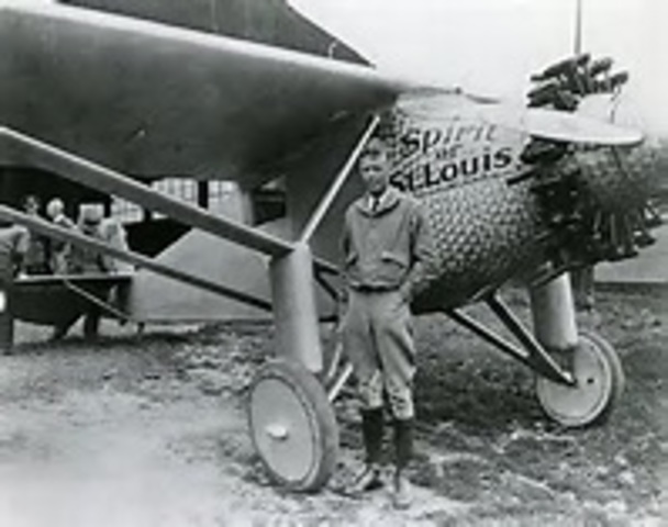 Charles Lindbergh makes first Trans-Atlantic flight