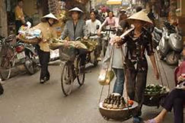 U.S. establishes full diplomatic relations with Vietnam