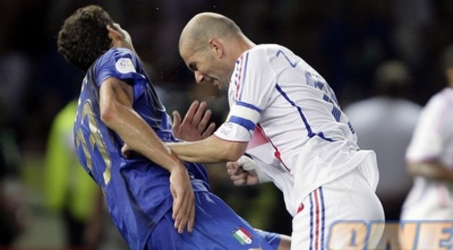 זינדין זידאן לא נשאר שקט