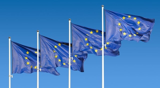 Amsterdam-traktaten vedtages.