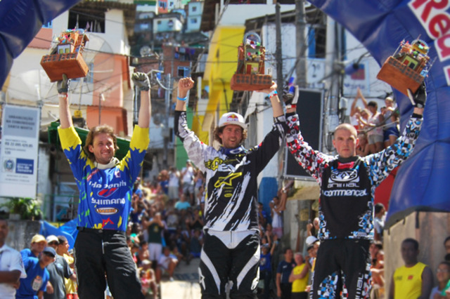 Primeira competição de mountain bike em favelas brasileiras é realizada no Santa Marta