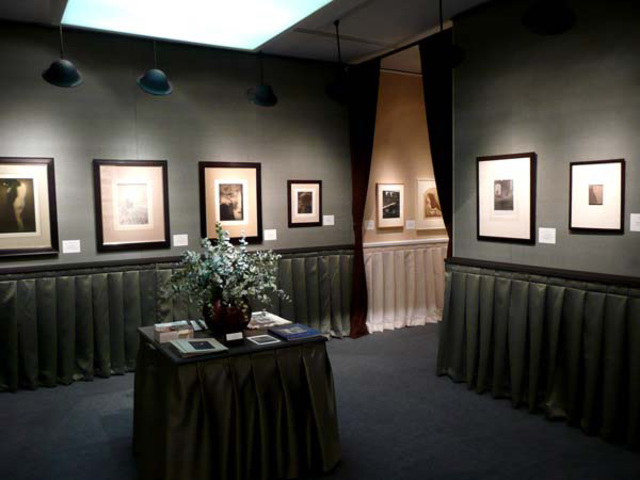 In 1911, Weber persuaded photographer Alfred Stieglitz to put on the first Picasso show in America at his legendary 291 Gallery in New York.