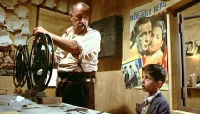 USO DE PROYECTORES FÍLMICOS EN CLASES