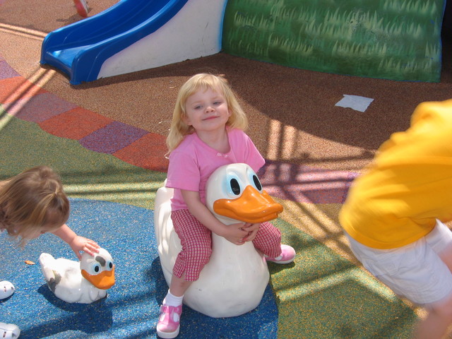 Mi hermana nacio. El popular cantante del ano era Eminem. https://youtu.be/YVkUvmDQ3HY