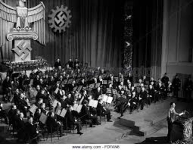The Nazi party founds the ‘Reich Chamber of Culture’, excluding Jews from the arts.