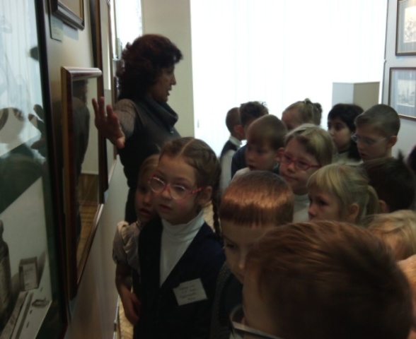Посещение выставочного зала.Выставка "Мастер и ученик".