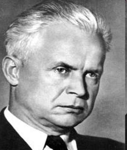 Завідує Житомирською партійною школою.