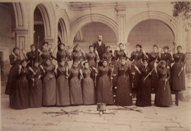 Se funda el Colegio de San Miguel de Belem que  impulsó a la educación femenina.