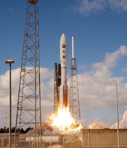 Старт с мыса Канаверал, с помощью мощной ракеты-носителя под названием «Атлас-5»