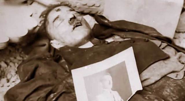 Hitler se suicida junto a su esposa
