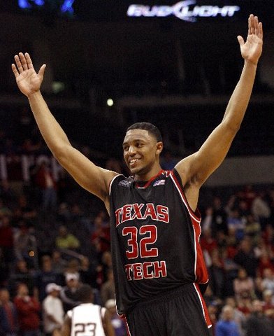 Singletary hits 43 as Tech stuns A&M