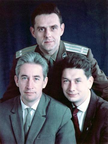 Восход - первый многоместный космический корабль