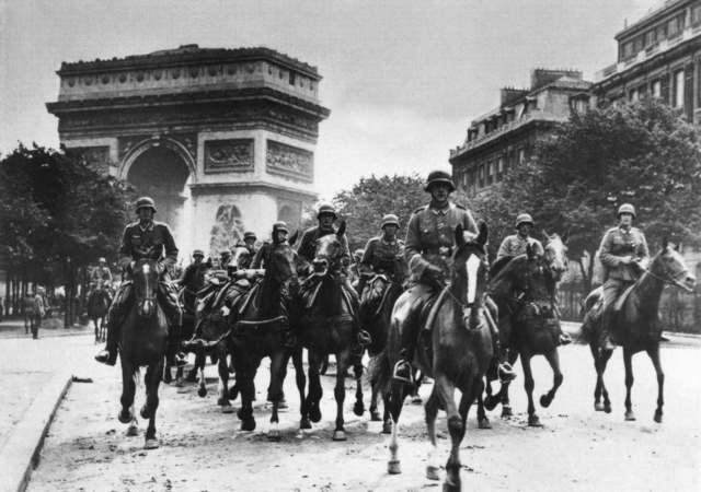WW2(Europe)- Germans enter Paris