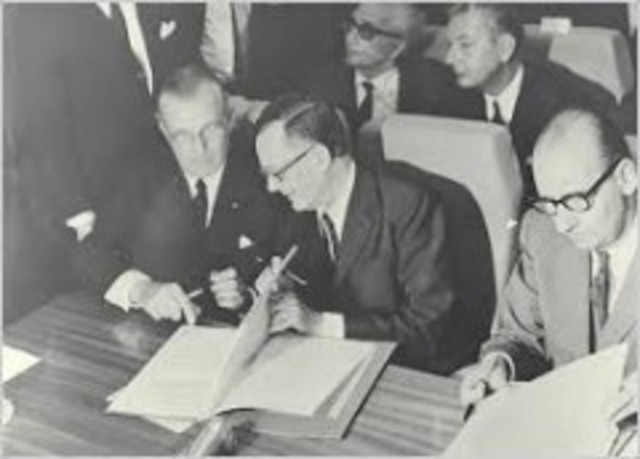 Firma del acuerdo de buenas relaciones.