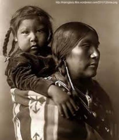 INDIOS VIVIENDO EN RESERVAS