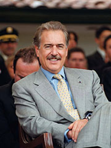 President Andrés Pastrana Arango develops Plan Colombia, an antidrug policy. The U.S. provides financial and military support for it.