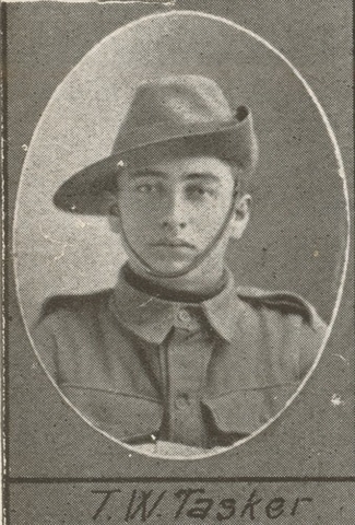 thomas enlisted at Enoggera, Brisbane on 28 May 1915.