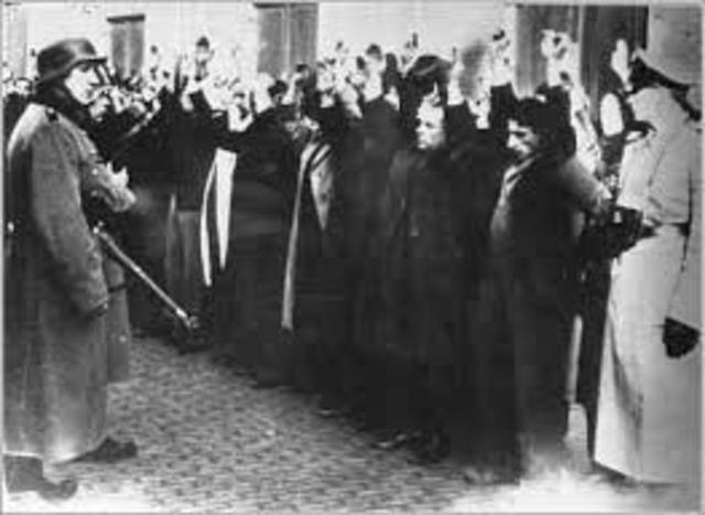 Nazis begin roundup of Jews