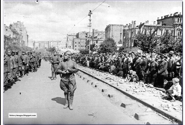 Soviet troops liberate Kiev