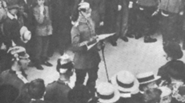 Alemania declara la guerra a Rusia . Francia le declara la guerra a Alemania