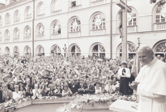 Wojtyła starts a group called Rodzinka during his service at the parish of Saint Florian