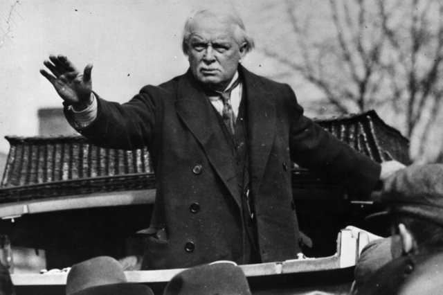 Lloyd George primer ministro del gobierno británico de coalición