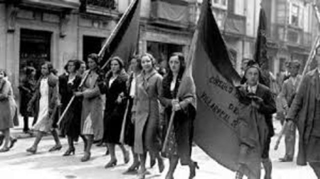Bajo la presidencia de Clara Zetkin, se reúne la I Conferencia Internacional de Mujeres Socialistas