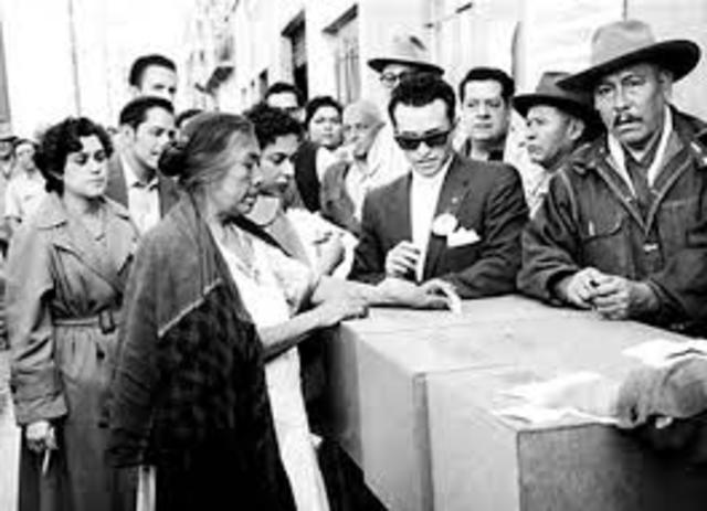 Mujeres mexicanas votan por primera vez para elegir diputados federales