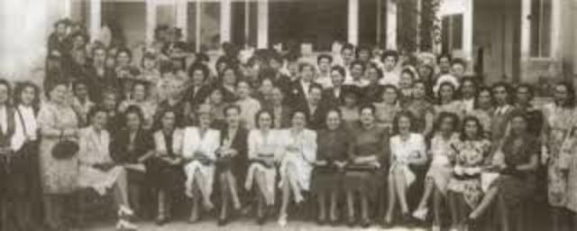 Mujeres de diversos sectores fundan el Partido Demócrata Femenino en Chile