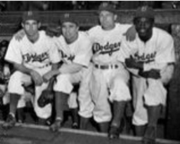 Jackie robinson hired to the Brooklyn dodgers