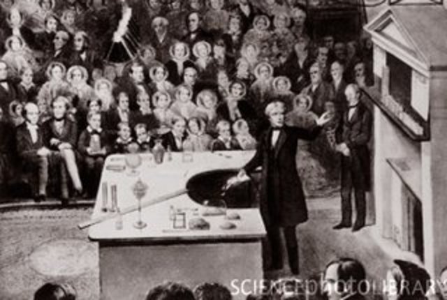 M Faraday partió de los trabajos de Oersted y Ampère sobre las propiedades magnéticas de las corrientes eléctricas, consiguió producir una corriente eléctrica a partir de una acción magnética, fenómeno conocido como inducción electromagnética.