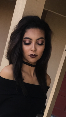 Today, I met with my mentor and observed her do 2 different makeup looks, as she did them she explain to me how she was using each product