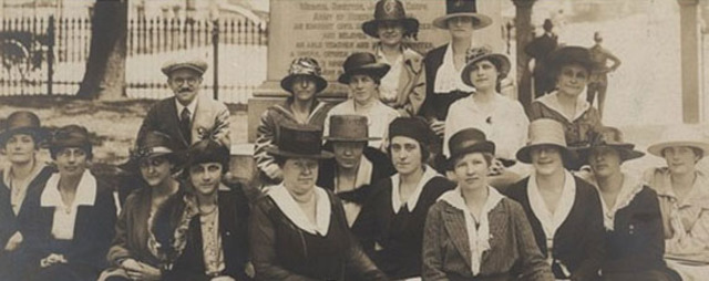 The Emergence of Social Libraries