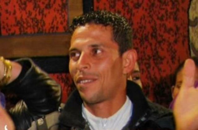 Muhammad Bouazizi sætter ild til sig selv (dør sidenhen) - katalysator for det Arabiske Forår