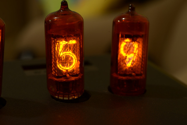 Candelas con marcas de tiempo son introducidos en Europa medieval.