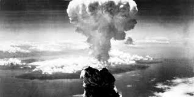 Explosiones de las bombas atomicas en Japon