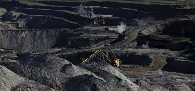 Robert Schuman, ministre d'Afers extrangers de França, proposa posar en comú recursos de carbó i acer de França i Alemanya